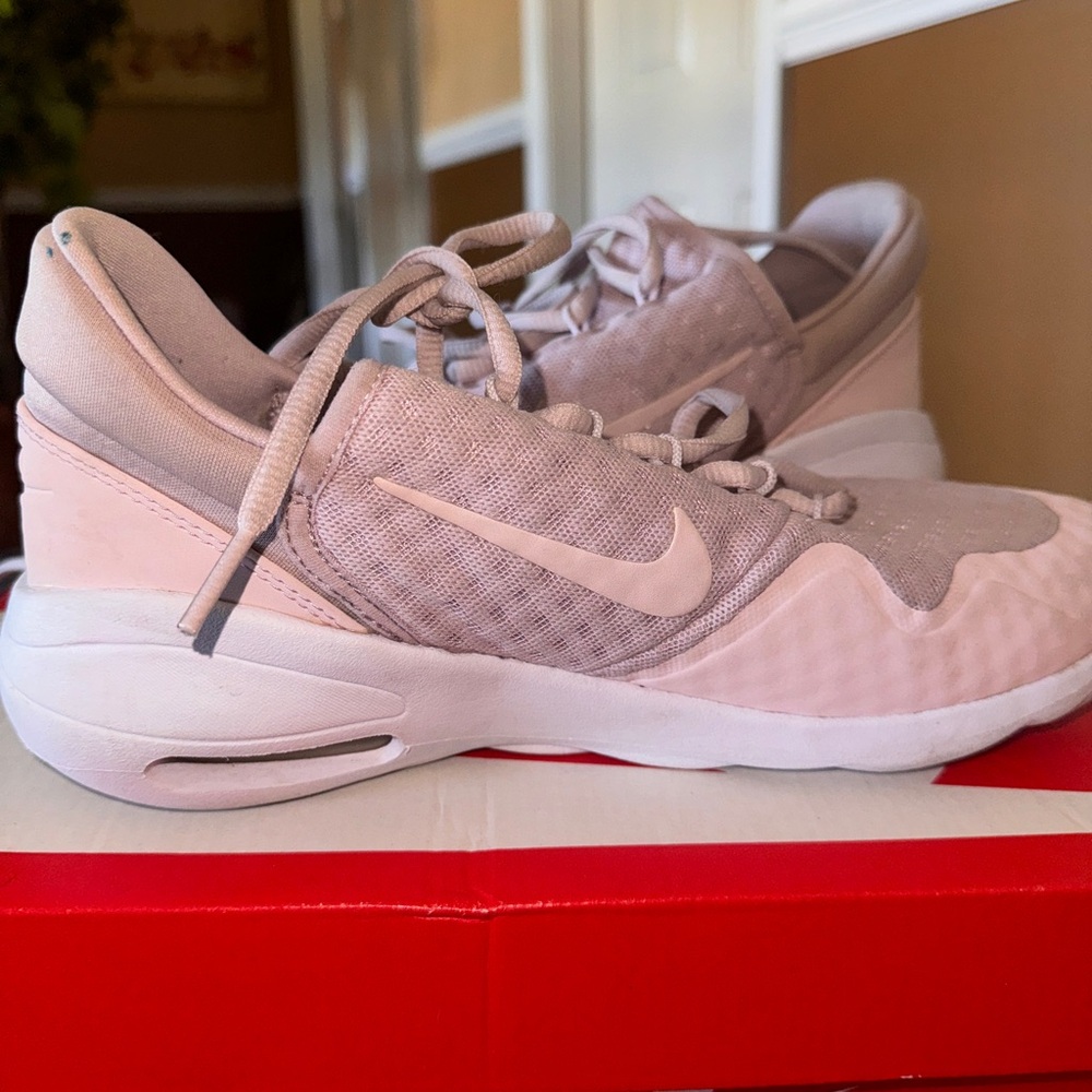 Nike Women's Light Pink Athletic Shoes